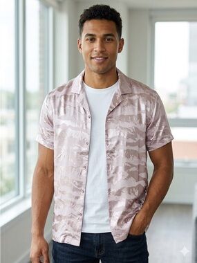 Forever 21 Men's Short-Sleeve Button-Down Shirt in Lilac Print